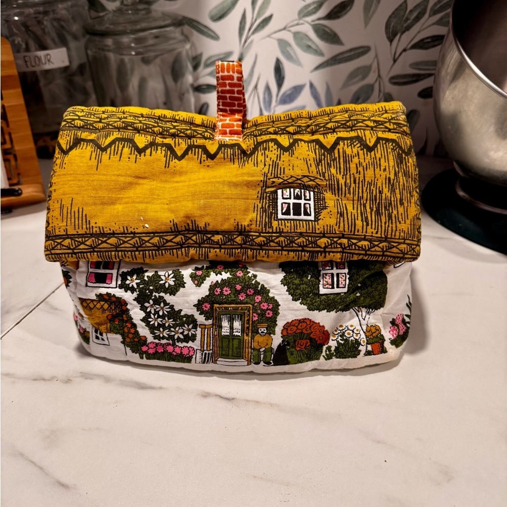 Cuckoobird Pat Albeck Cottage Tea Cozy